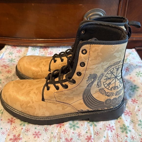 Unisex vegan leather combat boots Viking longship Vegvisir symbol design Beige - Picture 4 of 10